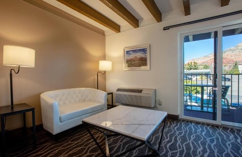 West Sedona Hotel | Inviting Single Queen Room with Scenic Views in Sedona