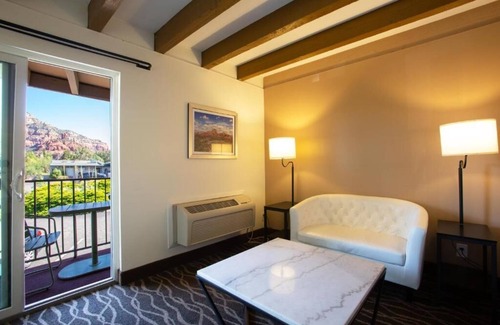 West Sedona Hotel | Inviting Single Queen Room with Scenic Views in Sedona
