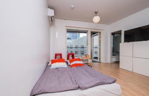 Kallio Apartment | Premium Stay With Air Conditioning and Sea View Balcony