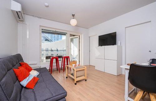 Kallio Apartment | Premium Stay With Air Conditioning and Sea View Balcony