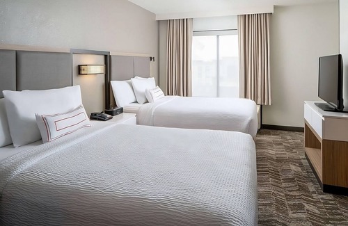 Donelson Hotel | Stylish Suite in Nashville with Breakfast and Pool Access