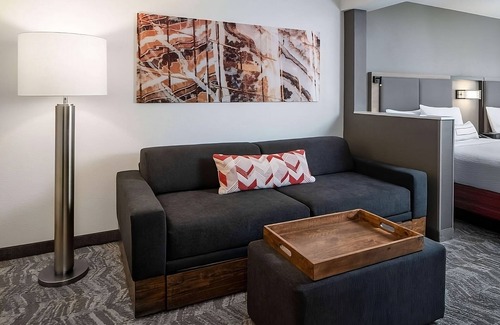 Donelson Hotel | Stylish Suite in Nashville with Breakfast and Pool Access