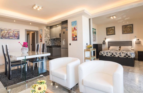 La Malagueta Apartment | Beachfront Premium Suite with Ocean Views & Pool Access