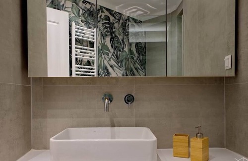 Thessaloniki City Centre Apartment | Premium Suite in Thessaloniki: Spa, Breakfast & Family-Friendly