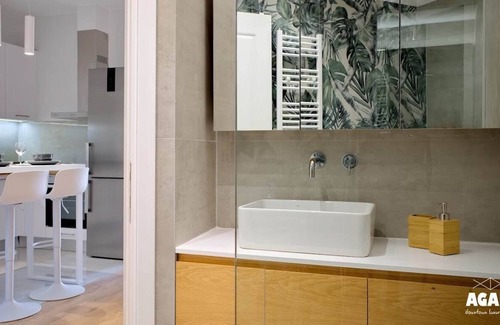Thessaloniki City Centre Apartment | Premium Suite in Thessaloniki: Spa, Breakfast & Family-Friendly