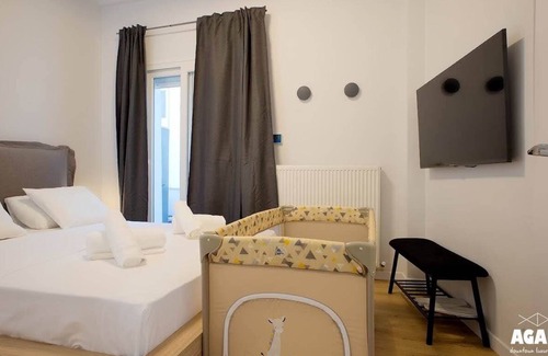 Thessaloniki City Centre Apartment | Premium Suite in Thessaloniki: Spa, Breakfast & Family-Friendly
