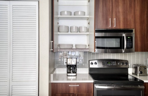 Contra Costa Centre Apartment | Inviting Walnut Creek 1BR with Pool, Gym & Close to BART