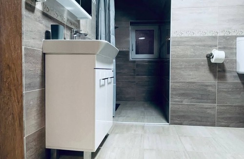 Subotica House | Cozy Kollar D Guest House with Breakfast and Kitchen Access