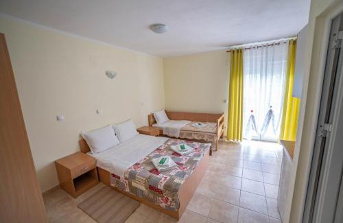 Veliko Gradiste Apartment | Discover Oceanfront Comfort at Prenoćište Leona