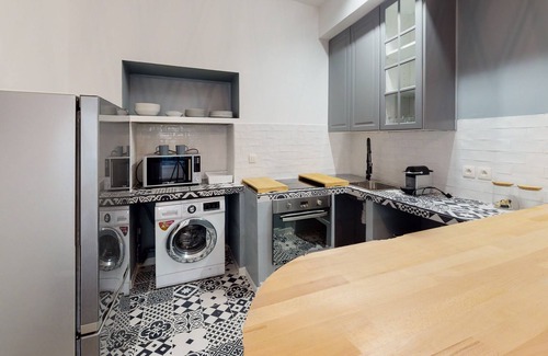 Sartene Apartment | Discover Porta Petit F2: Pet-Friendly & Steps from the Beach
