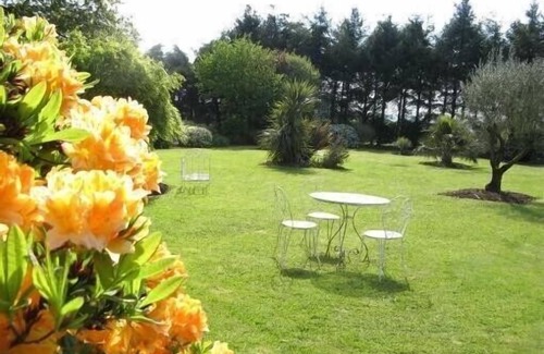 Saint-Barthelemy Cottage | Cozy PRES PONTIVY Cottage with Pool and Wi-Fi Retreat