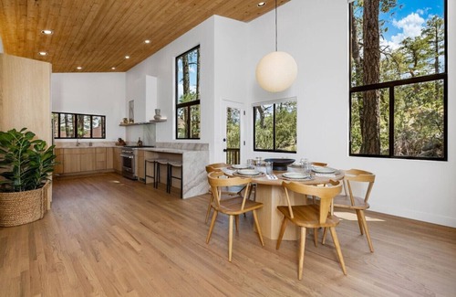 Timber Ridge House | Relaxing 4-Bedroom Oasis with Kitchen - Rated 10/10!