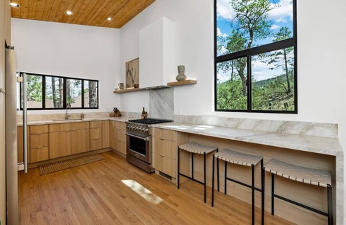 Timber Ridge House | Relaxing 4-Bedroom Oasis with Kitchen - Rated 10/10!
