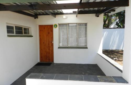Kroondal Bed & Breakfast | Relax at President Paul Kruger Guest Lodge with Ocean Views