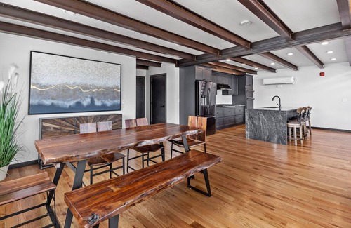 Hill City Apartment | Exquisite Presidential Loft 2 with Prime Downtown Access