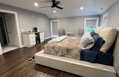 Lincolnshire Bed & Breakfast | Exclusive Presidential Suite with Spa and Hot Tub Amenities