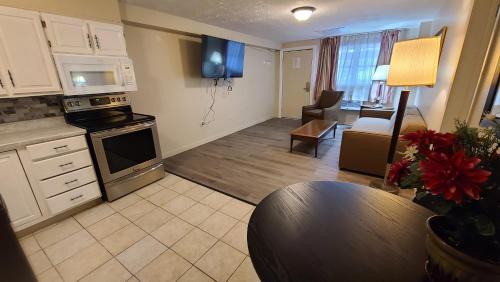 Erie Hotel | Presque Isle Motel