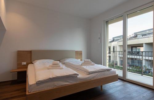 Peschiera del Garda House | Elegant Prestige Garda Home - Relax by the Private Beach