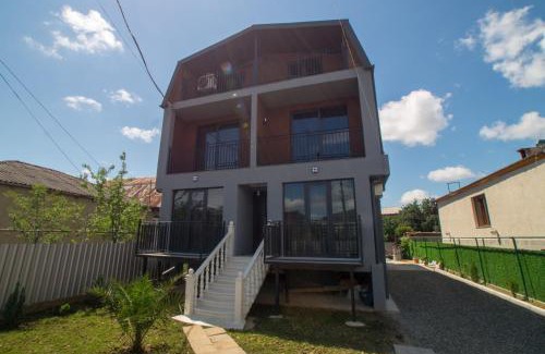 Kutaisi House | Exceptional Prestige Guest House: Pet Friendly & Breakfast