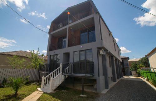 Kutaisi House | Exceptional Prestige Guest House: Pet Friendly & Breakfast