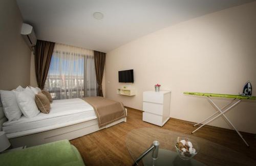 Yurta Apartment | Elegant Prestige Mer d'Azur with Oceanfront Pool & Spa