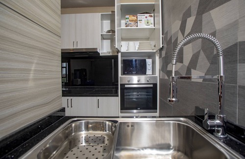 Bahan Hotel | Premier Prestige Residences at Golden Valley - 4-Star Stay