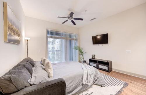 Astrodome Apartment | Prestige Retreat with Wi-Fi, Pool, Parking, Pets Ok