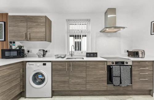 Gabalfa Apartment | Prestige Stays Cardiff Spacious 2-Bedroom Duplex Apartment near Heath Hospital & Cardiff University Wi-Fi & Lockbox Check-In