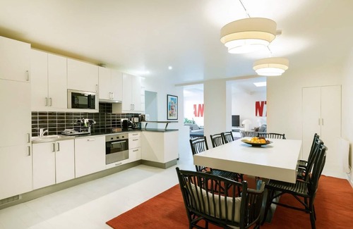 Strasbourg -Saint-Denis Apartment | Elegant 3 BR Apartment - Guest Rated 9.8 with Full Amenities
