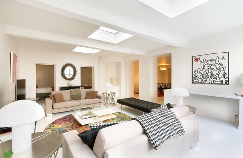 Strasbourg -Saint-Denis Apartment | Elegant 3 BR Apartment - Guest Rated 9.8 with Full Amenities