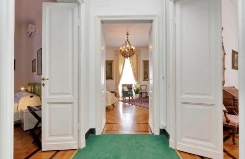 Sallustiano Apartment | Elegant Apartment Via Veneto with Hot Tub & Breakfast