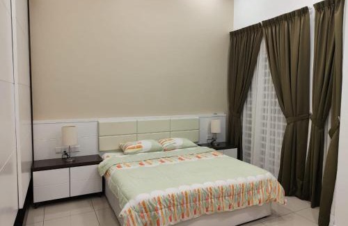 George Town House | Outstanding Prestij 3 Homestay: Family-Friendly Retreat