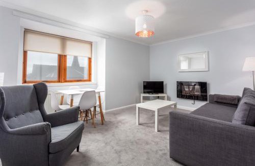 Prestwick Apartment | Pet-Friendly Comfort at Prestwick Central - Donnini Apartments