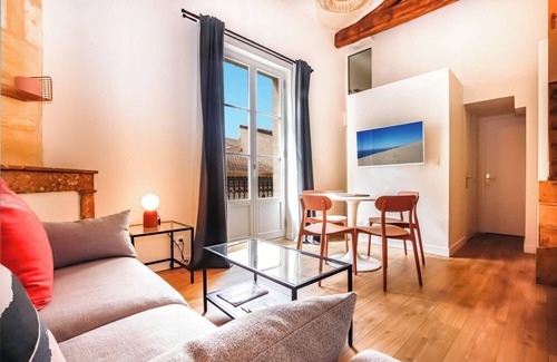 Bordeaux Sud Apartment | Inviting 2 Bedroom Duplex with Spa and Family Amenities