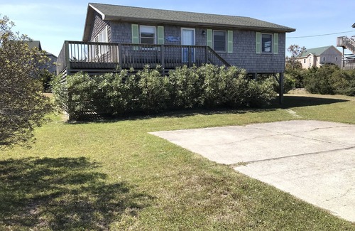 Palisade Acres Cottage | Silver Girl - Elegant 3BR Oasis with Hot Tub by the Beach