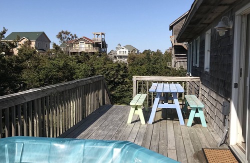 Palisade Acres Cottage | Silver Girl - Elegant 3BR Oasis with Hot Tub by the Beach