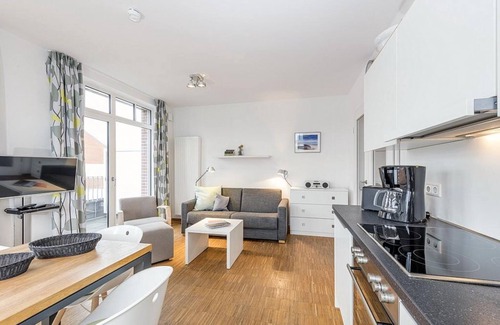 Horum Apartment | Sunny Balcony Apartment Steps from the Beach - Ferienvillen Anna