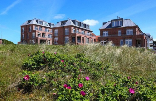 Horum Apartment | Sunny Balcony Apartment Steps from the Beach - Ferienvillen Anna
