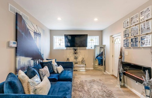 St. Louis House | Cozy Blue Bungalow with Child-Friendly Amenities