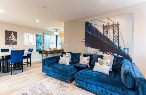 St. Louis House | Cozy Blue Bungalow with Child-Friendly Amenities