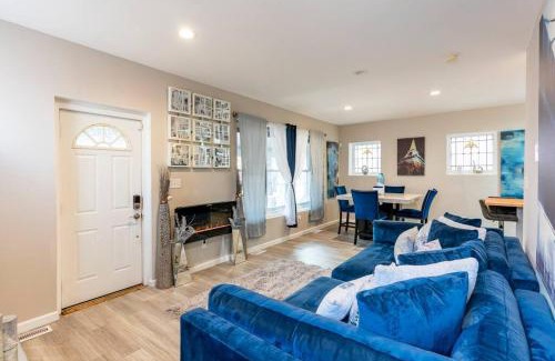 St. Louis House | Cozy Blue Bungalow with Child-Friendly Amenities