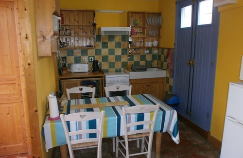 Meschers-sur-Gironde House | Charming Bungalow Steps from Beaches and Dining, Pet-Friendly