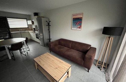 Le Tour-du-Parc Apartment | Idyllic Cottage with Pool, Steps from the Beach - ILUR