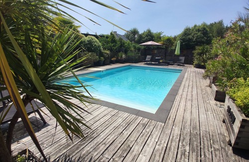 Le Tour-du-Parc Apartment | Idyllic Cottage with Pool, Steps from the Beach - ILUR