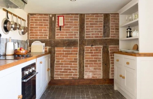 Hereford Cottage | Idyllic Lakeside Cottage with Family-Friendly Amenities