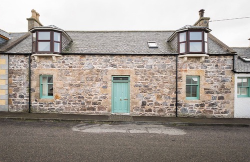 Buckie Cottage | Charming Cottage on Moray Coast: Walks & Whisky Await