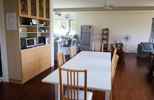 Donghe House | Top-Rated Dulan B&B with Family and Accessibility Features