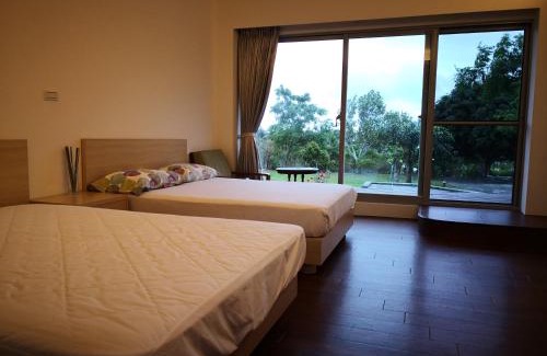 Donghe House | Top-Rated Dulan B&B with Family and Accessibility Features