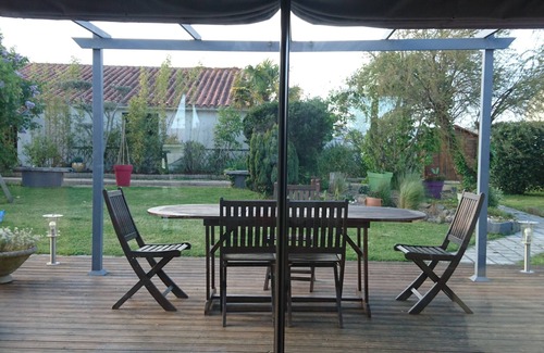 Olonne-sur-Mer House | Cozy Family Retreat by the Sea with Ocean Views and Spa