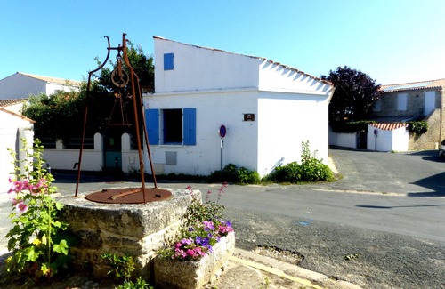 Saint-Georges-d'Oleron House | Charming Fisherman's House: Pet-Friendly Escape with Kitchen